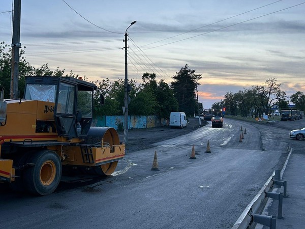 В рамках подписанного соглашения между администрацией города Ровеньки Луганской Народной Республики и правительством Республики Коми выполняются ремонтно-восстановительные работы автомобильной дороги ул. Выгонная общей протяженностью 1,8 км. Май 2024 года.