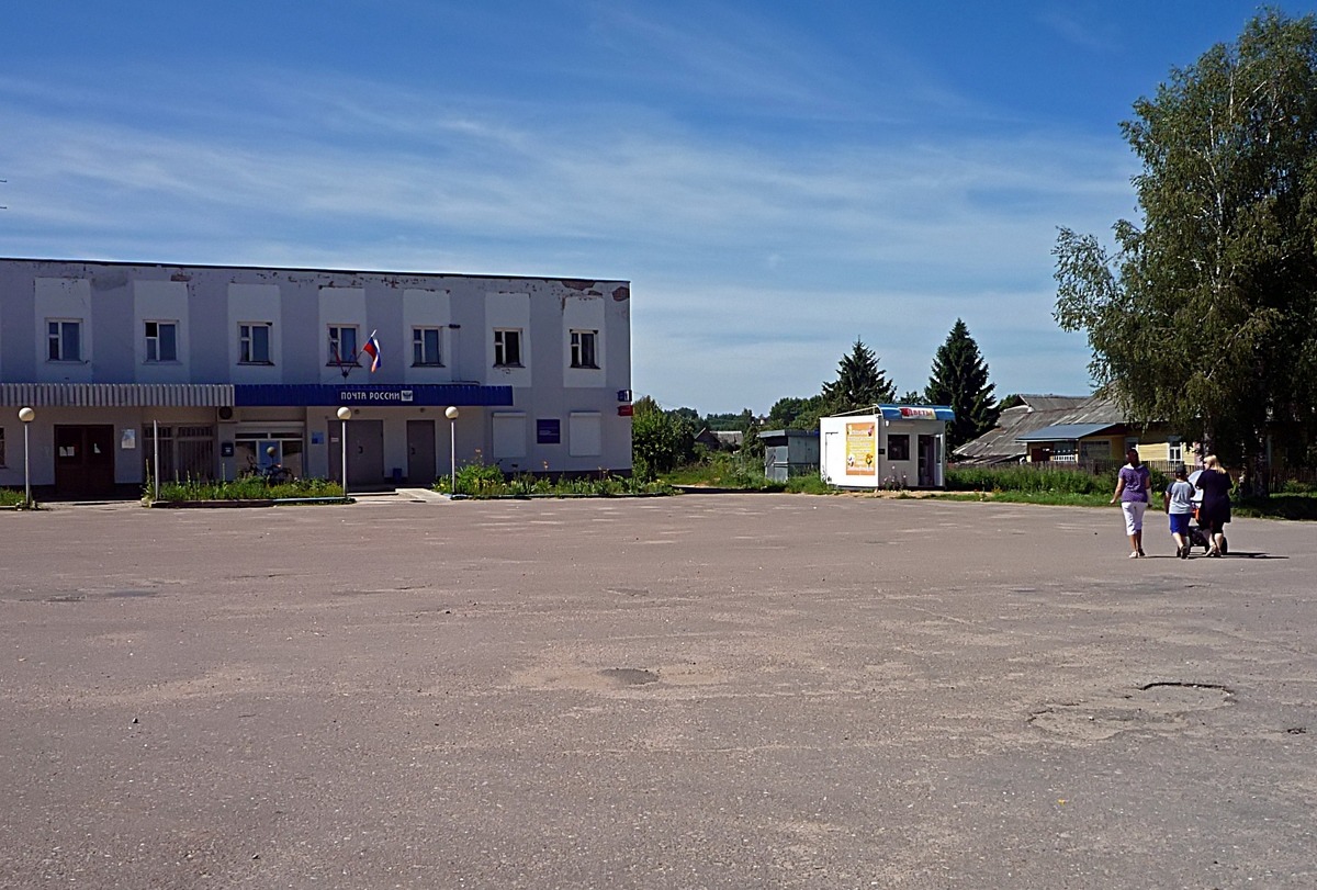 Площадь деревни. Молоково Тверская область. Поселок Молоково. Посёлок Молоково Тверская область. Школа в Молоково Тверской области.