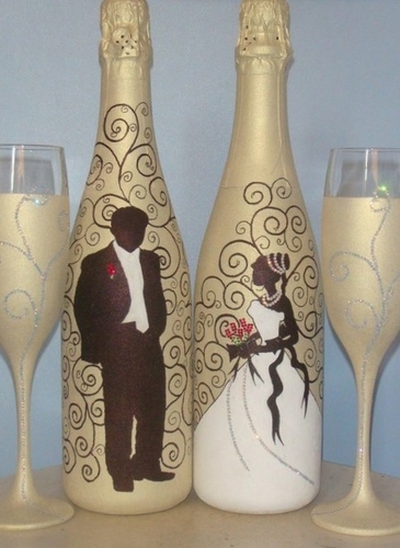 Украшаем свадебное шампанское: список лучших идей